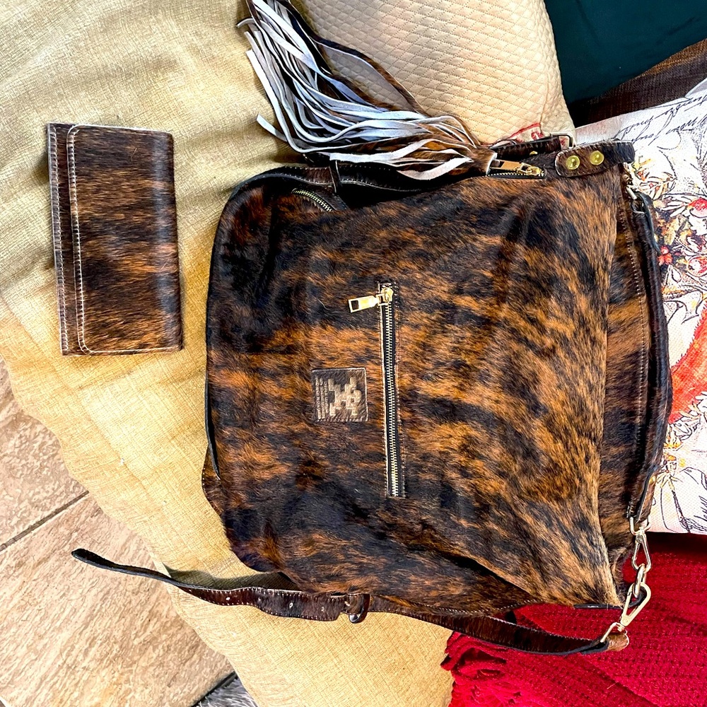 Charlie large tote with concealed carry pockets